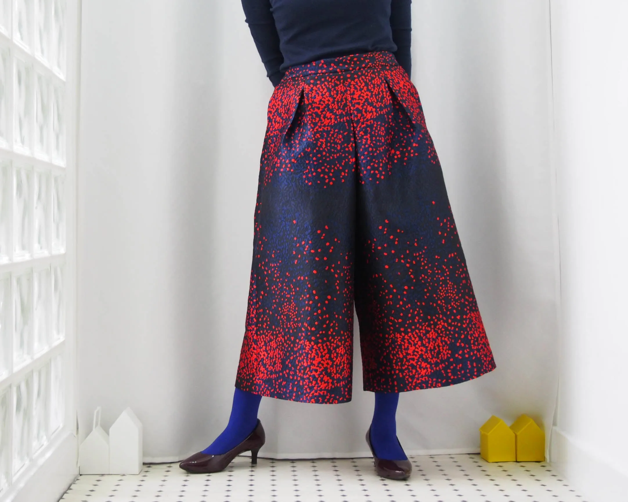 <RS18P06H> SCARLET DOTS WOVEN TEXTILE trousers