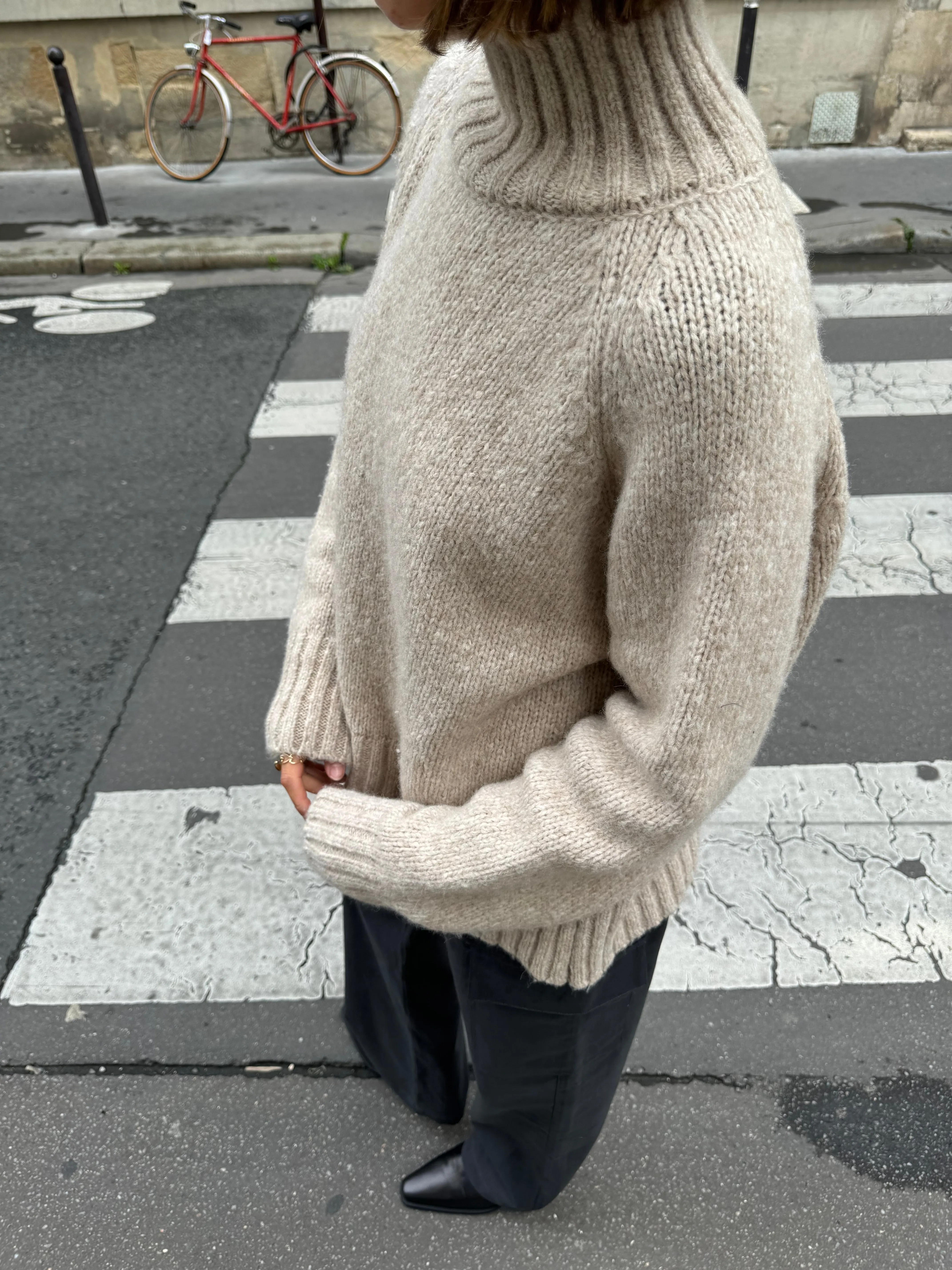 REIGN WOOLEN TURTLENECK SWEATER BEIGE