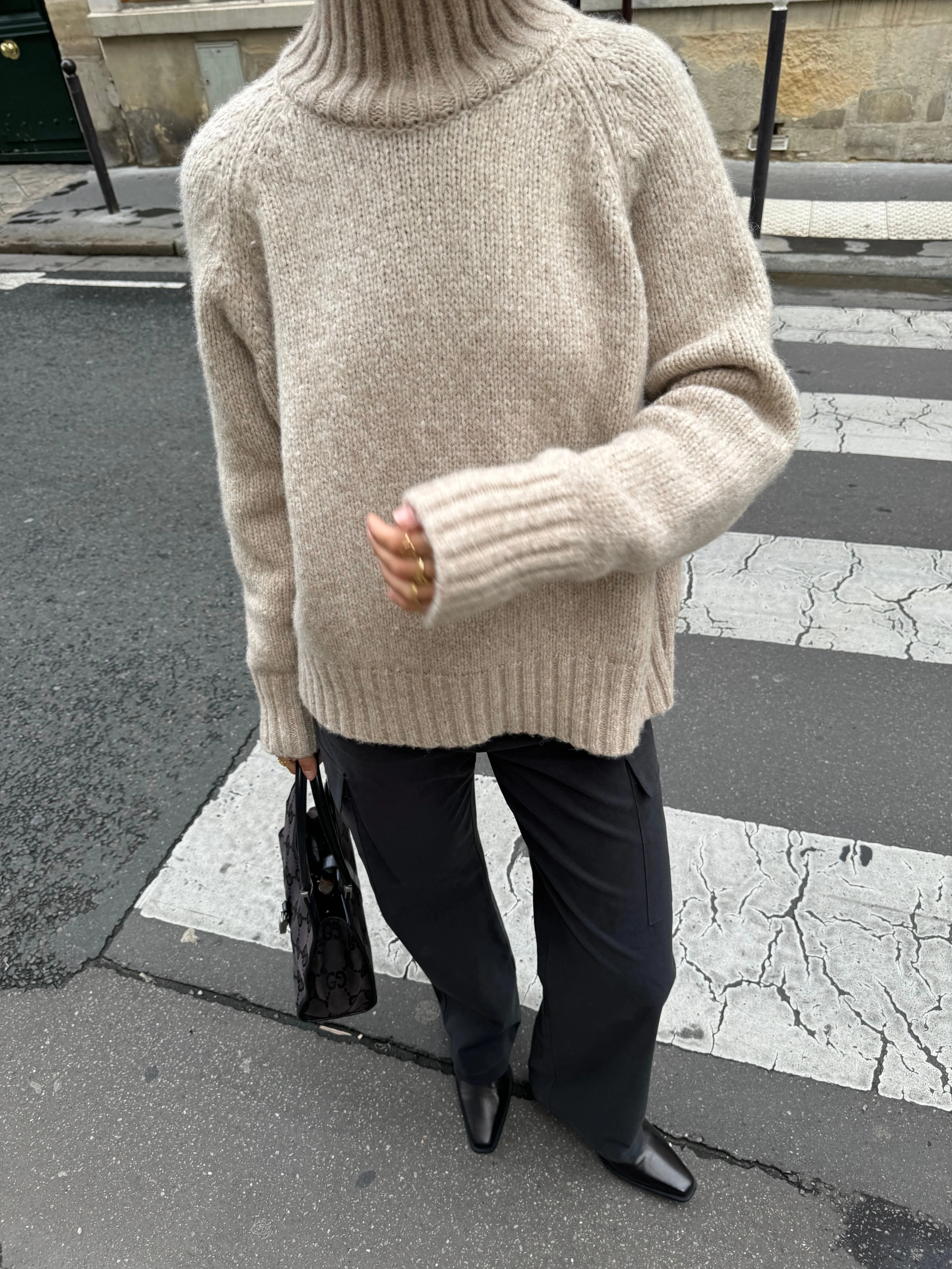 REIGN WOOLEN TURTLENECK SWEATER BEIGE