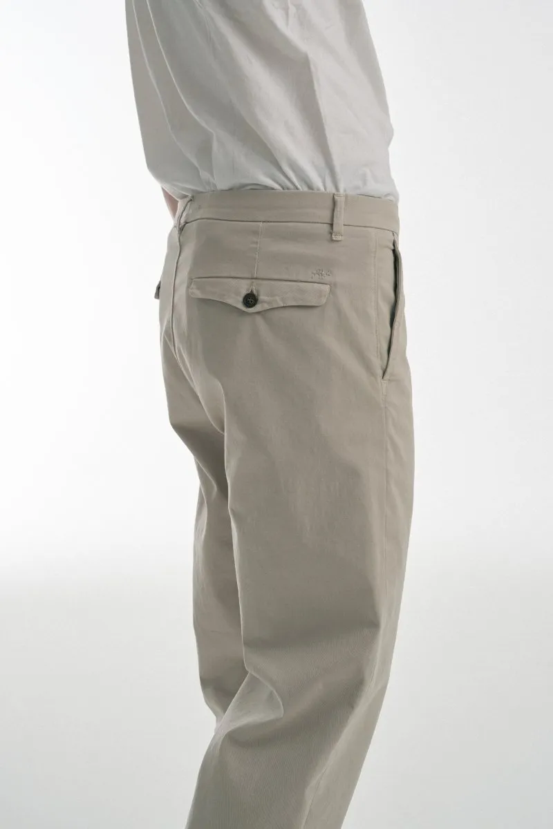 SLOUCHY CHINO / Sand