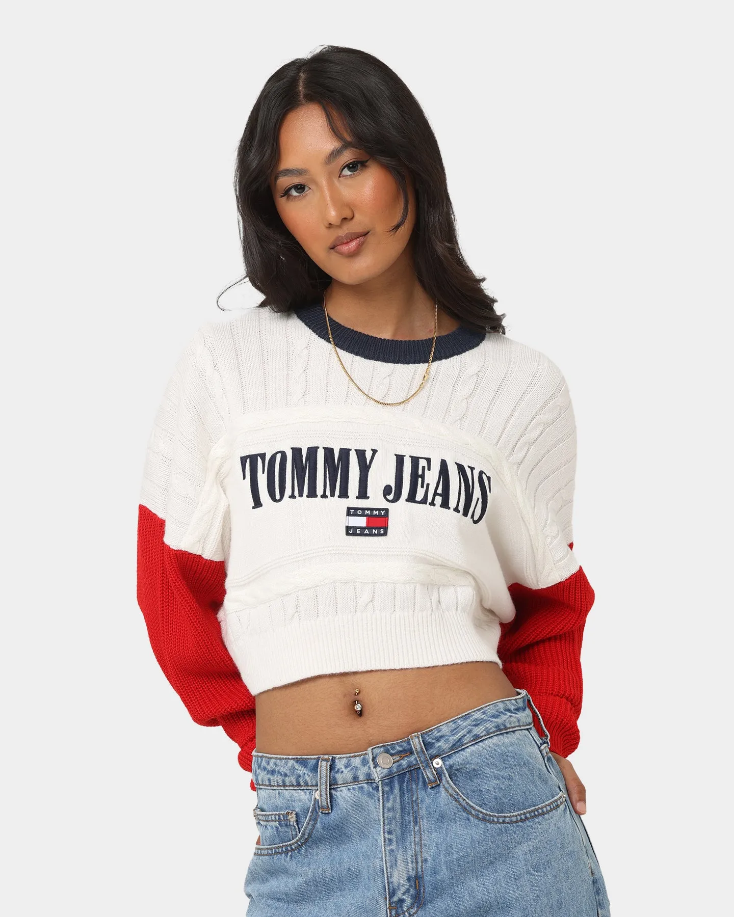 Tommy Jeans Women's TJW Relaxed Crop Archive Sweater Deep Crimson