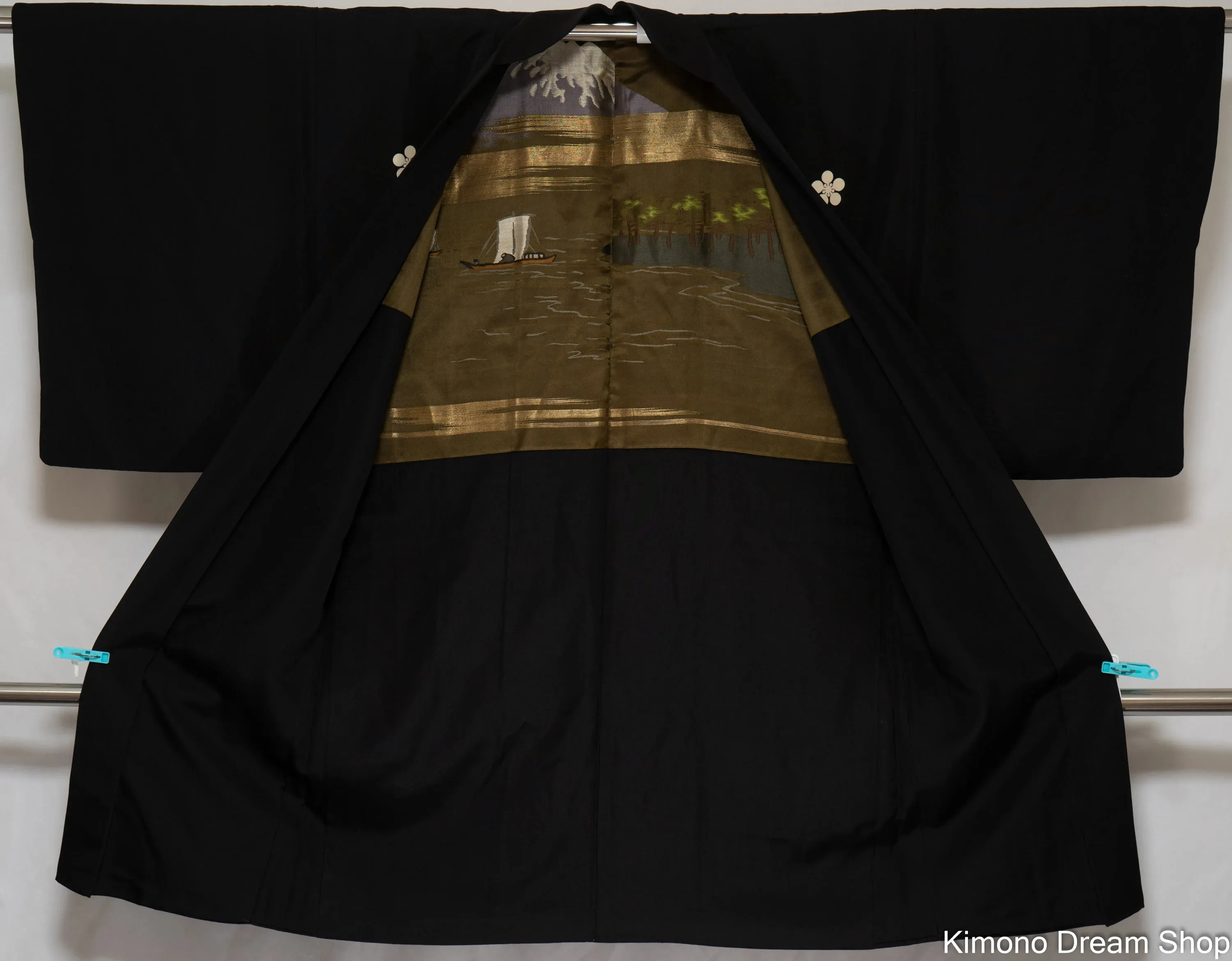 Vintage Embroidered Mount Fuji Men's Haori - Silk with Japanese Scenery in the Lining - Solid Black Exterior - Traditional Kimono Jacket