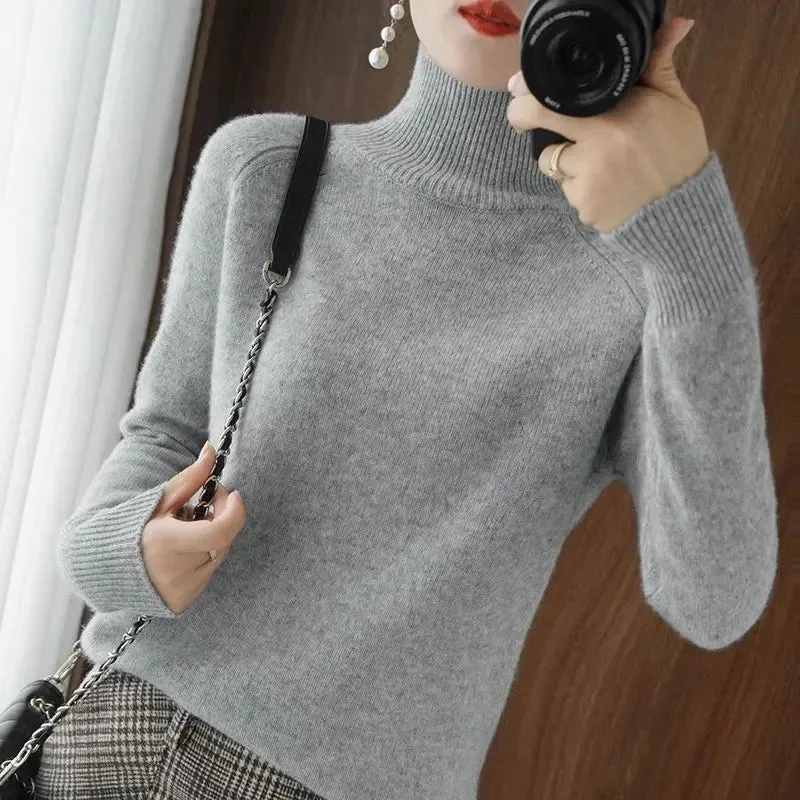 Women's Sweater. Pullover Slim Solid.