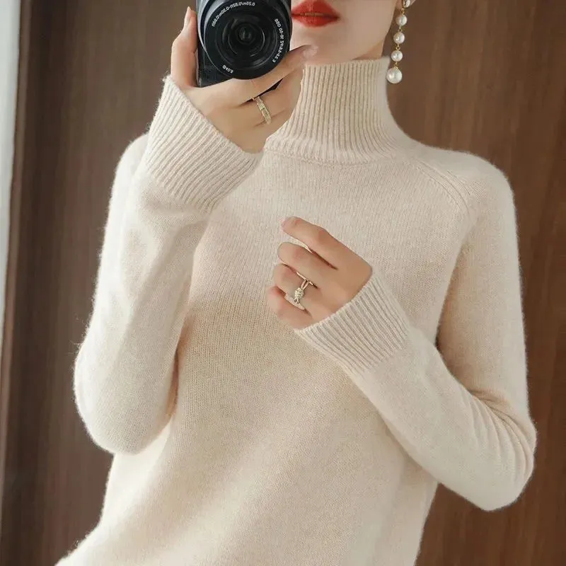 Women's Sweater. Pullover Slim Solid.